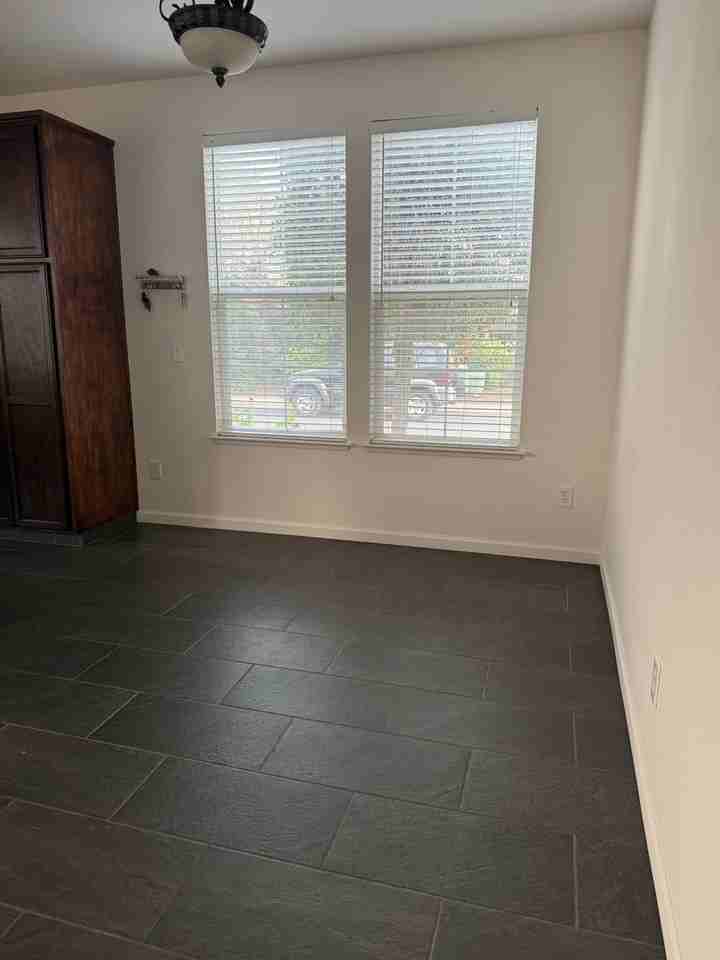 651 Jade Way - Photo 5 of 18