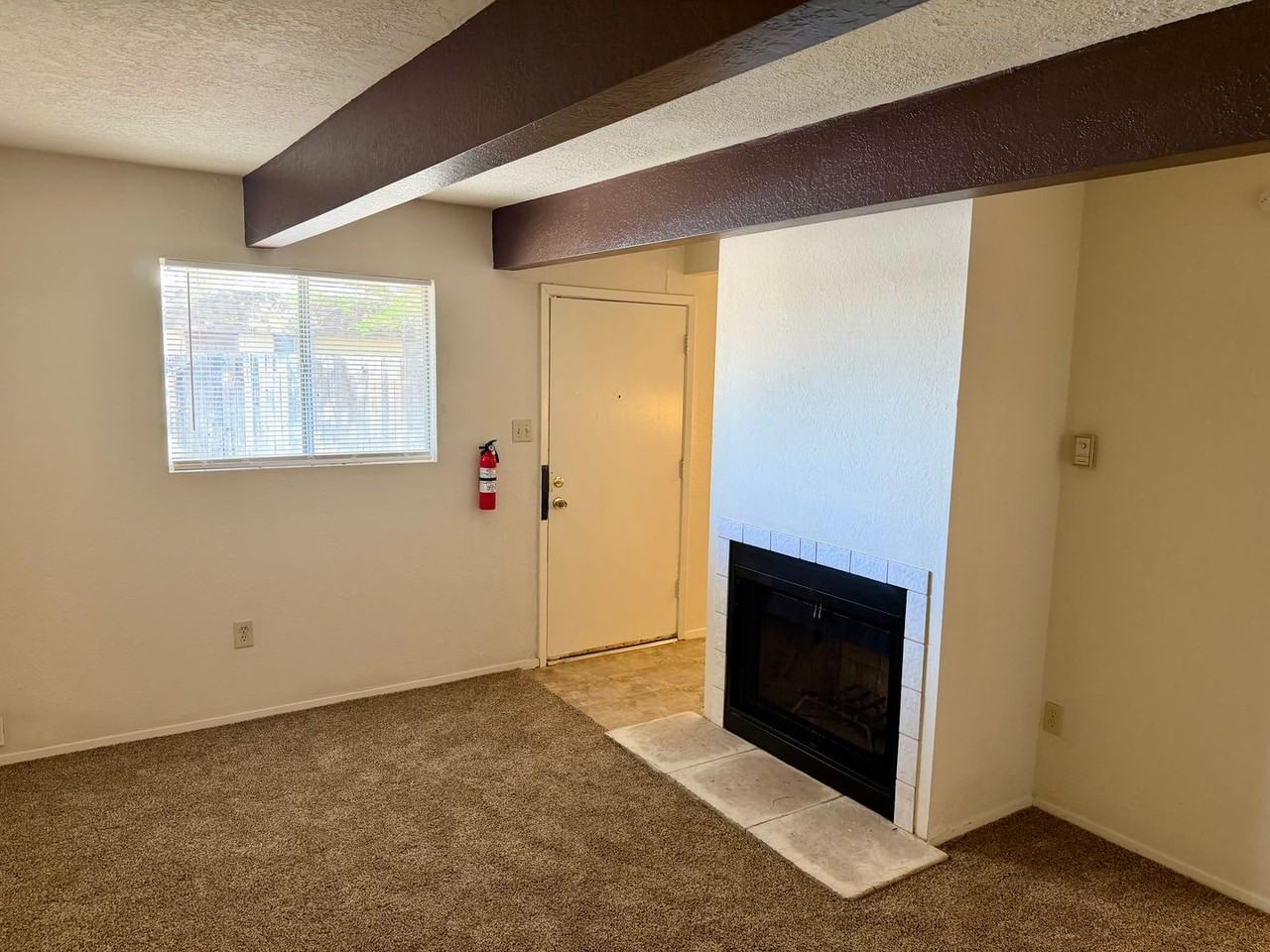 General Marshall St (216) - Photo 2 of 7