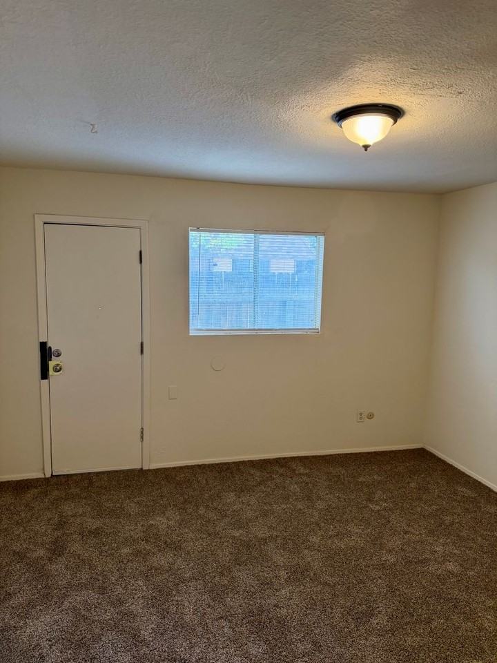 General Marshall St (216) - Photo 7 of 7