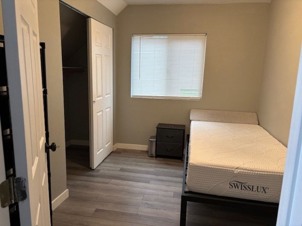 A St - Photo 4 of 15