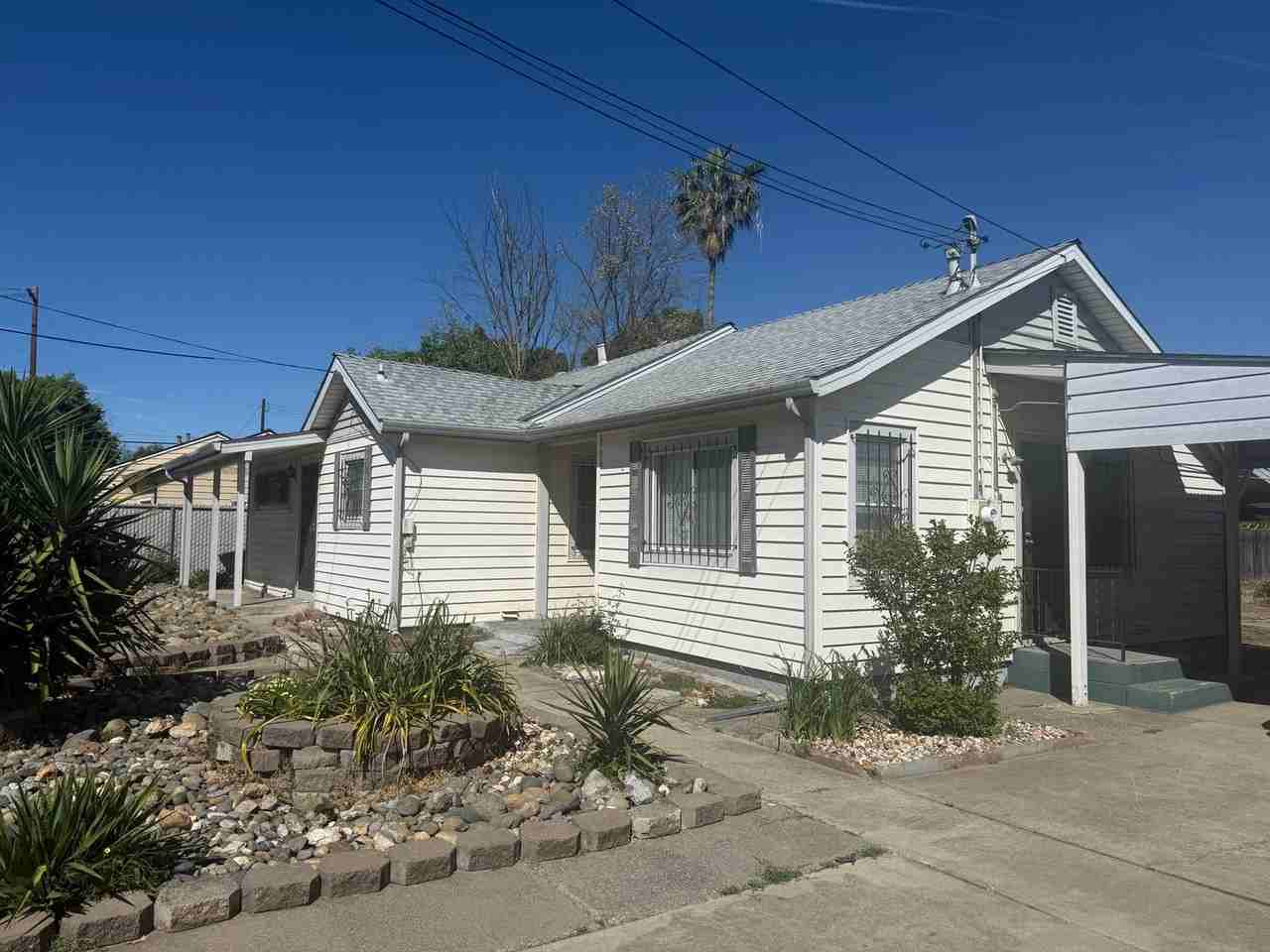 2590 Grove Ave