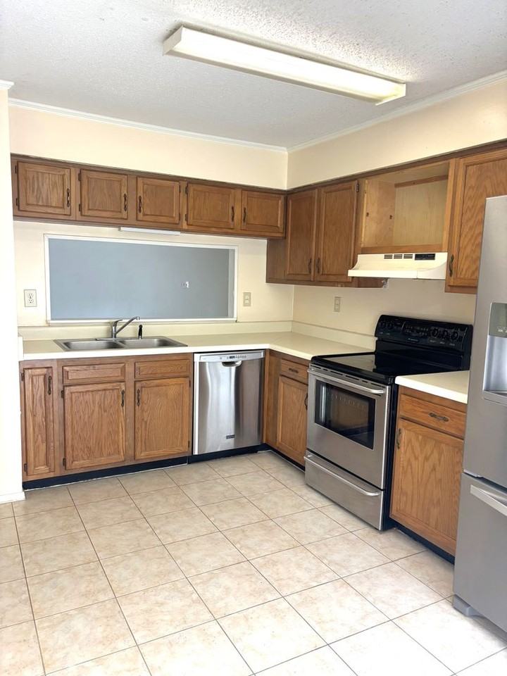 5900 Grelot Rd #101 - Photo 4 of 26