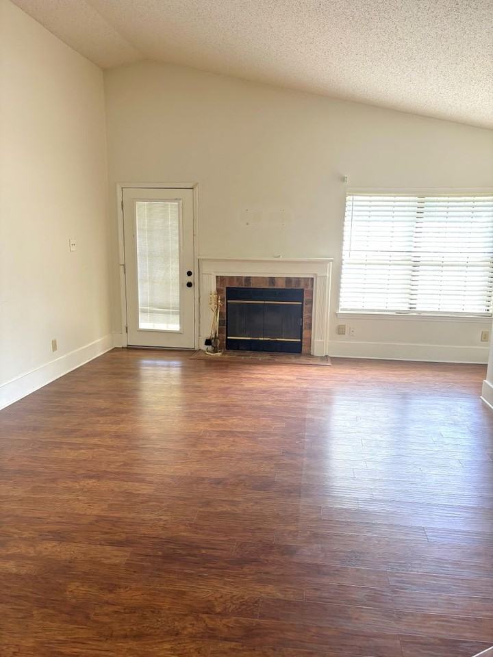 5900 Grelot Rd #101 - Photo 6 of 26