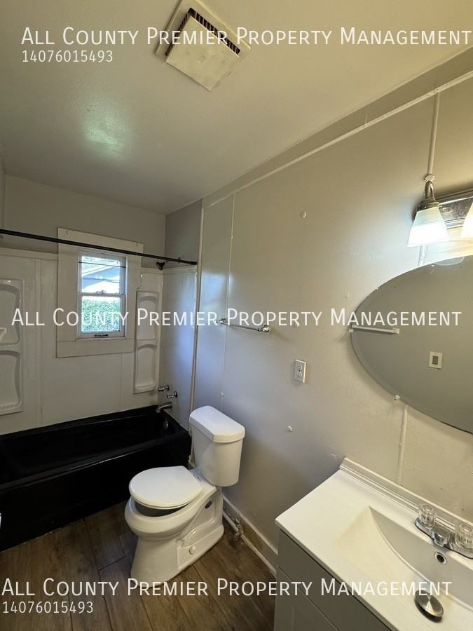 1623 Grand St - Photo 6 of 7