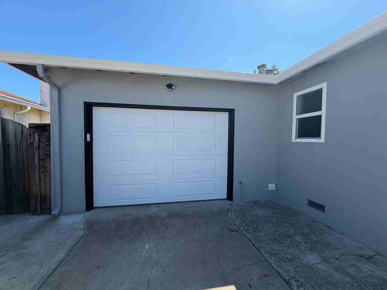 4150 Crestwood St - Photo 4 of 21