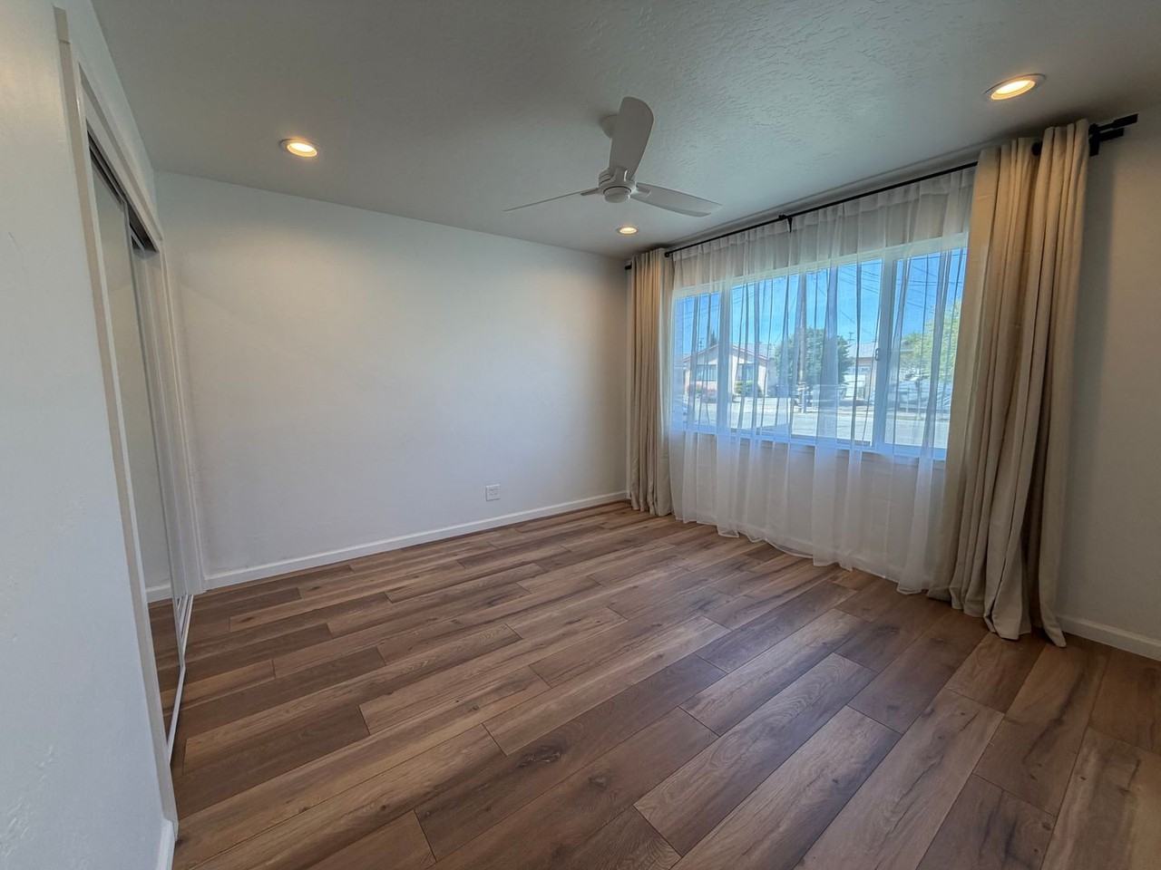 4150 Crestwood St - Photo 5 of 21