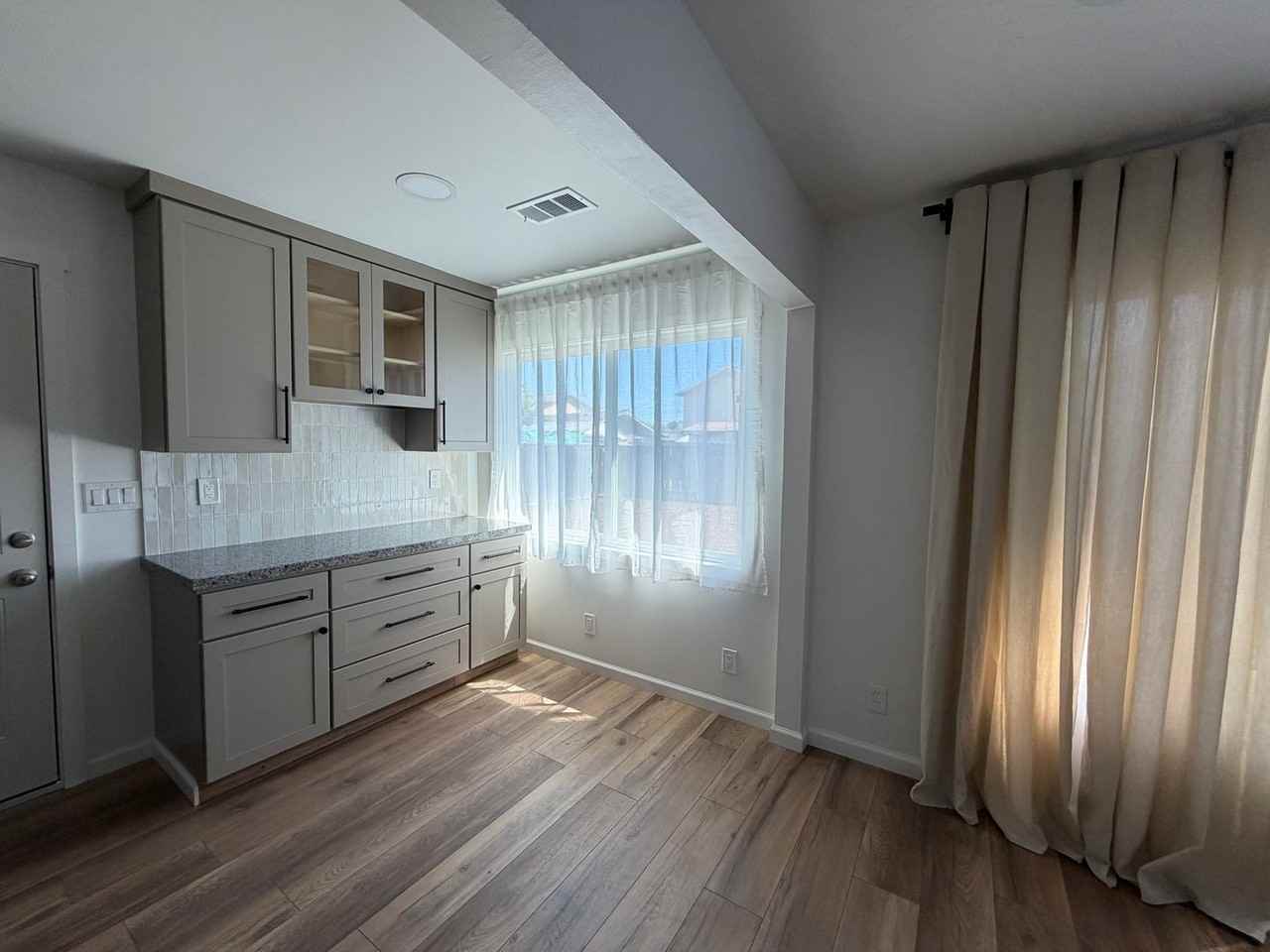 4150 Crestwood St - Photo 6 of 21