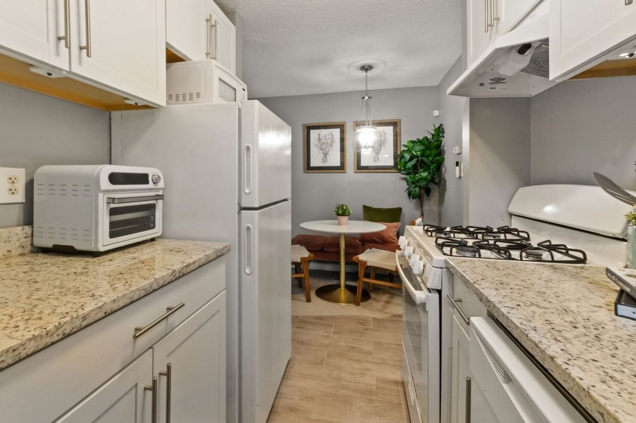 2301 Farrington Ave - Photo 2 of 26