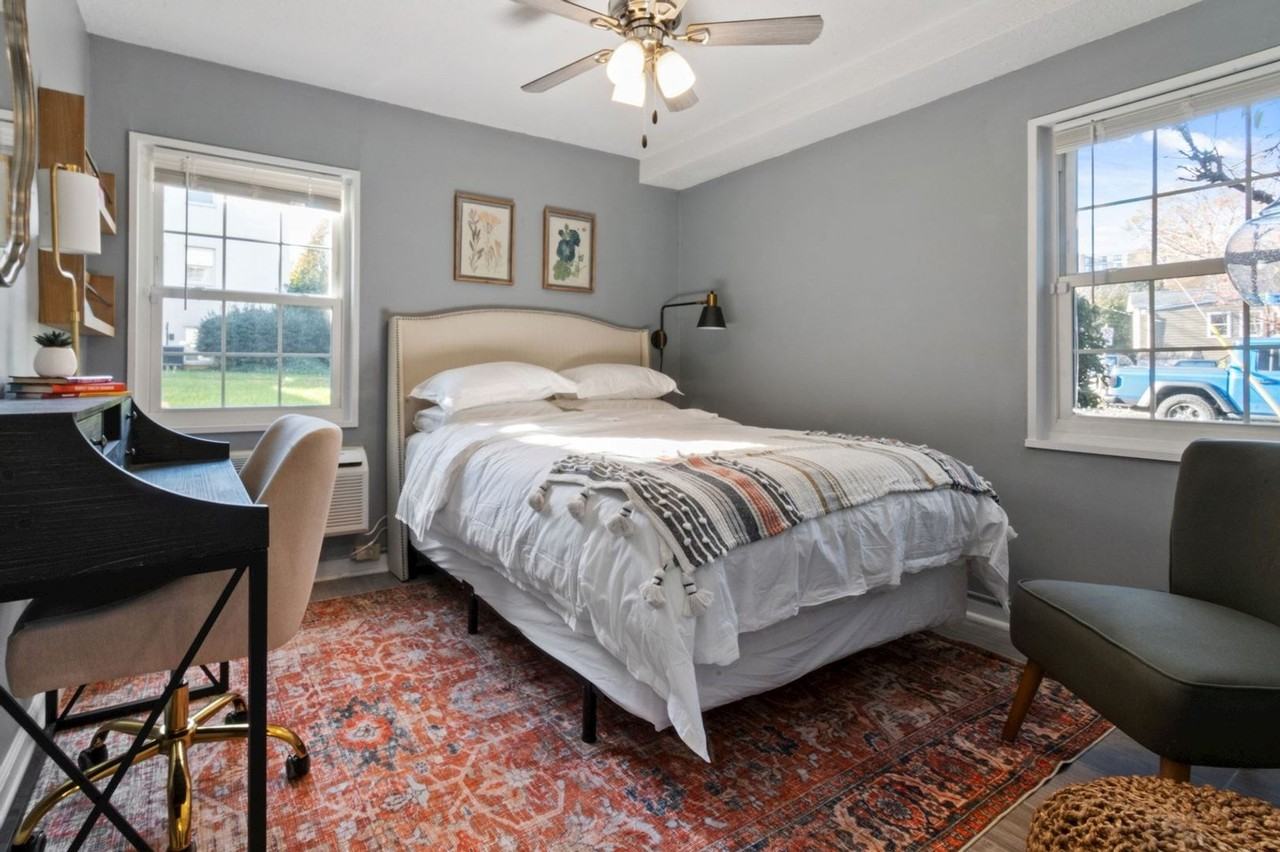 2301 Farrington Ave - Photo 4 of 26