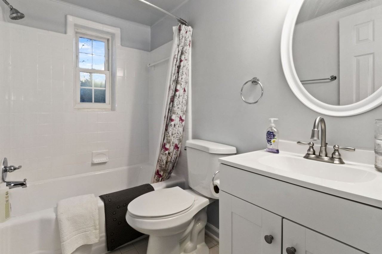 2301 Farrington Ave - Photo 5 of 26