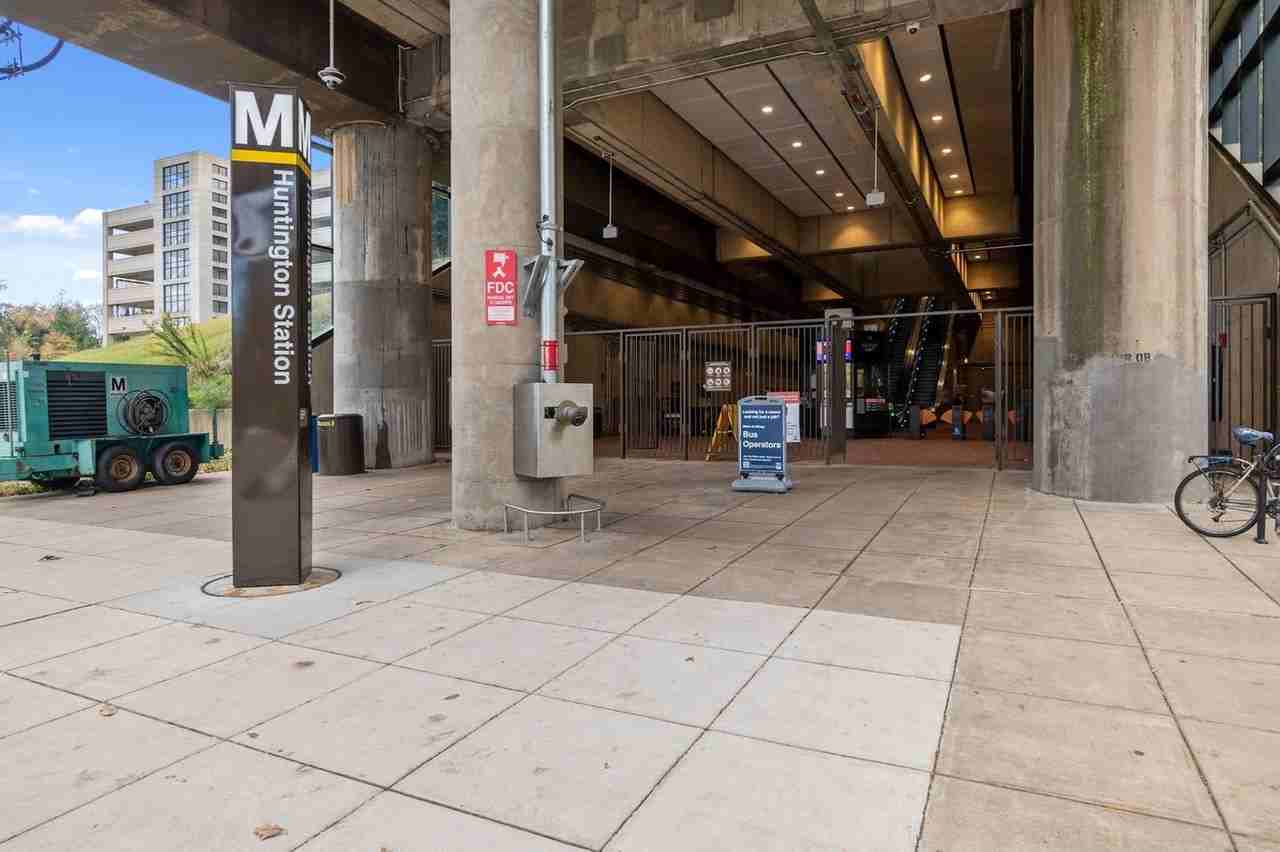 2301 Farrington Ave - Photo 6 of 26