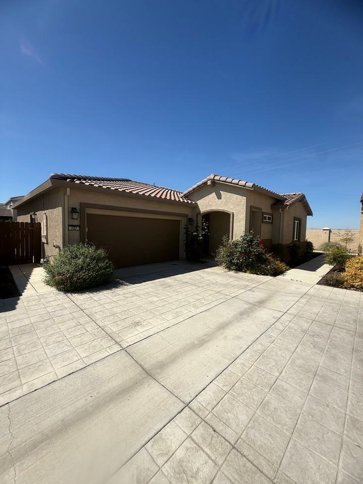 737 Betten St - Photo 2 of 6