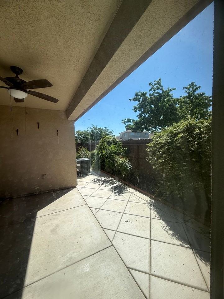 737 Betten St - Photo 3 of 6