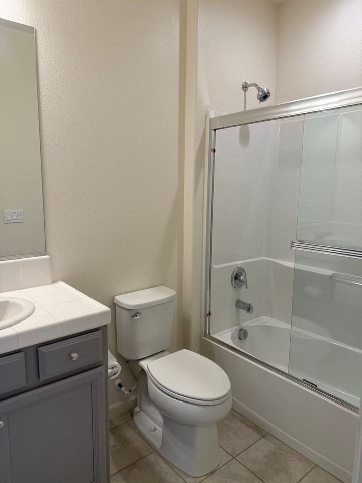 737 Betten St - Photo 6 of 6