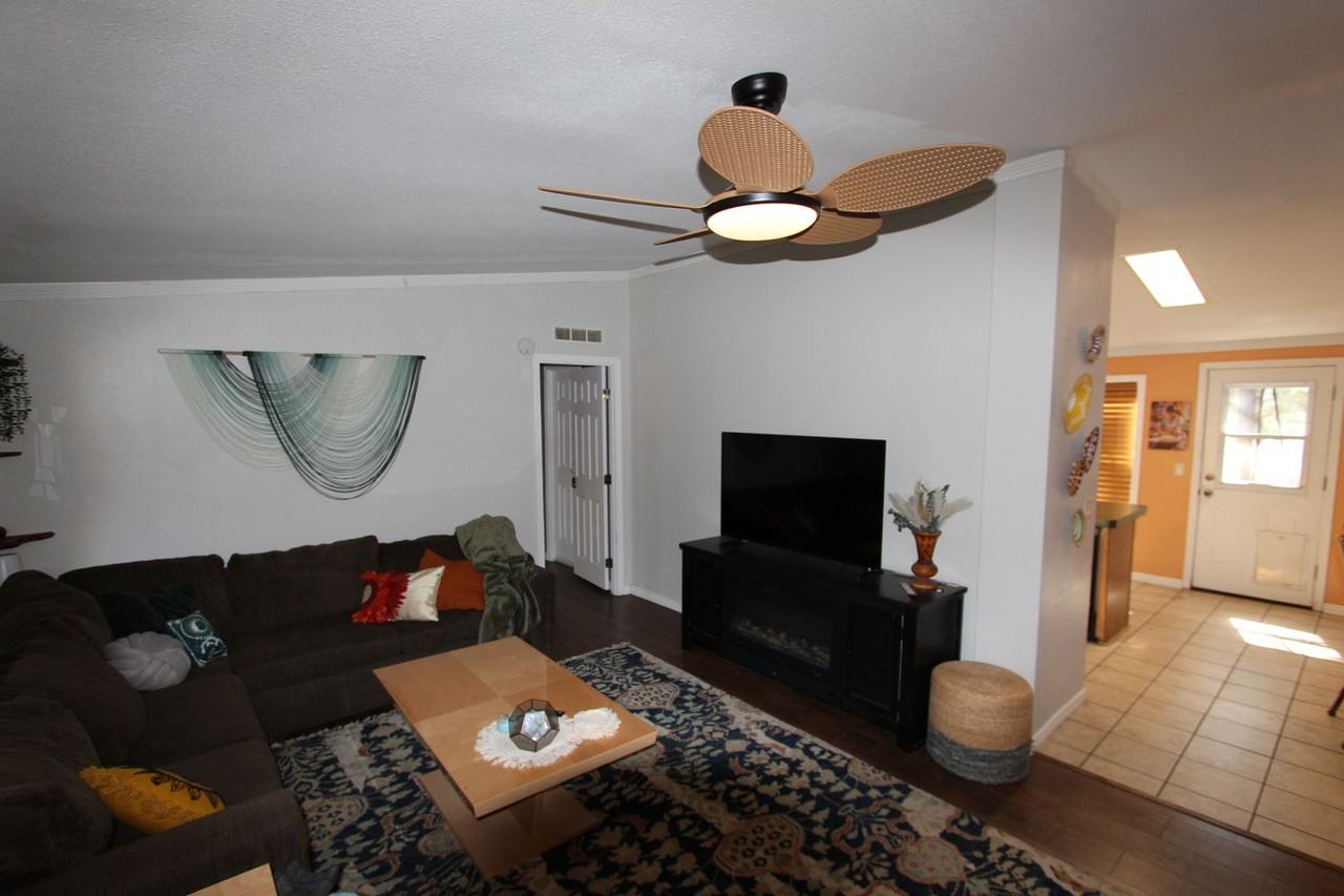 2075 W Alaska Ave - Photo 5 of 22