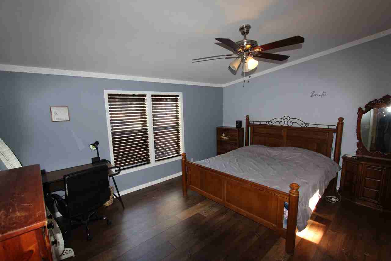 2075 W Alaska Ave - Photo 6 of 22