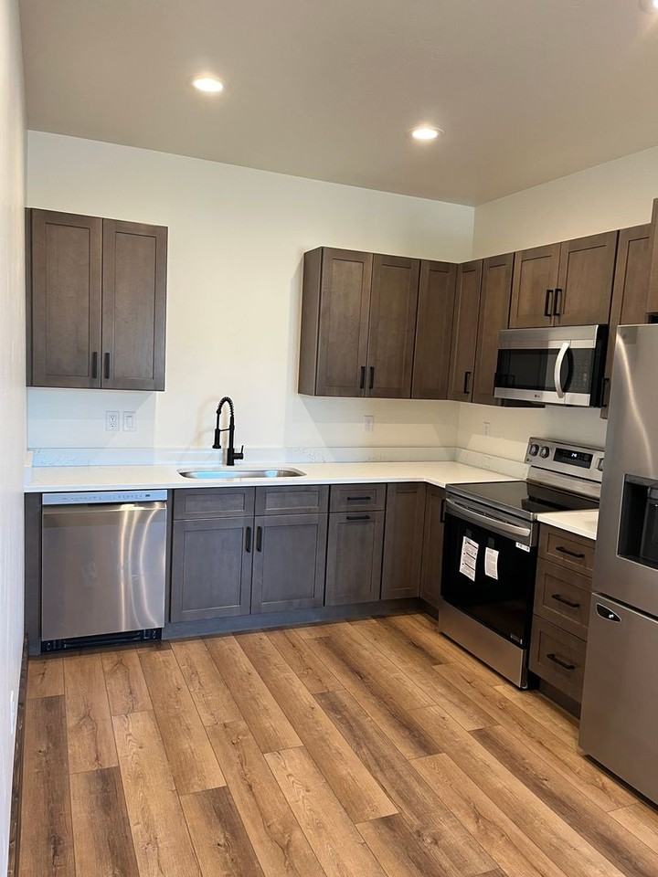 591 S Teton Ave - Photo 2 of 15