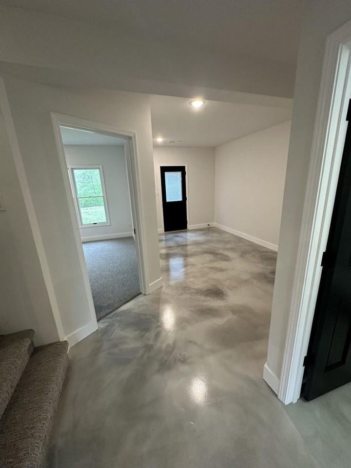 2301 Grant Ln - Photo 3 of 33