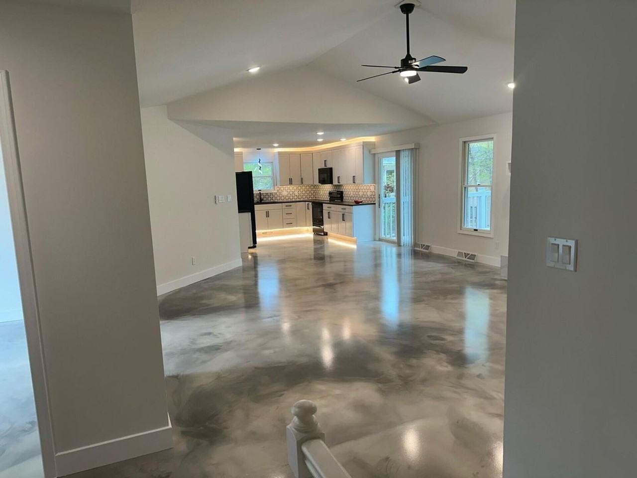 2301 Grant Ln - Photo 6 of 33