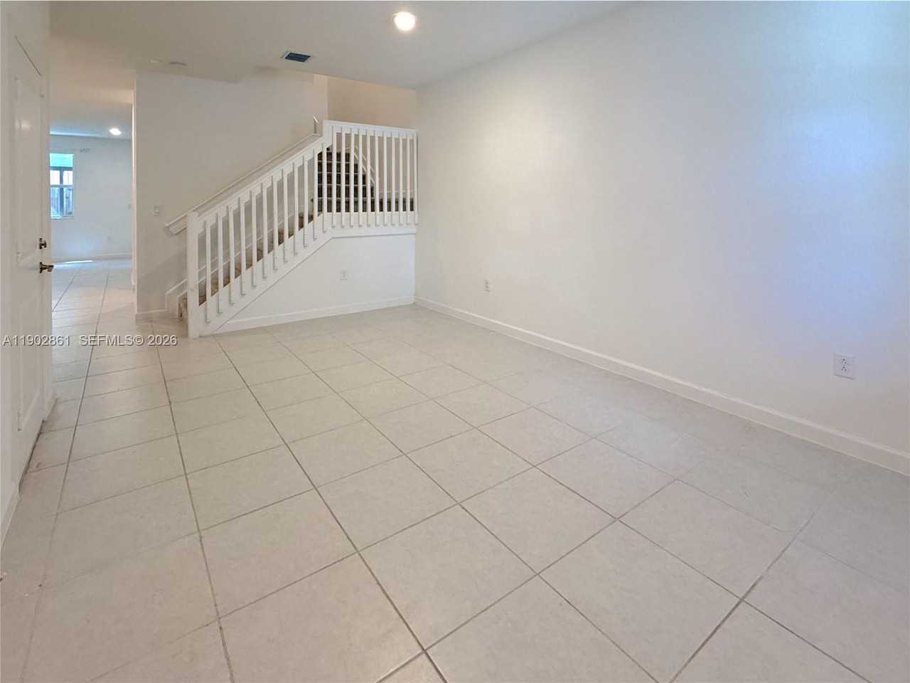 1060 Se 26th Ter - Photo 3 of 17