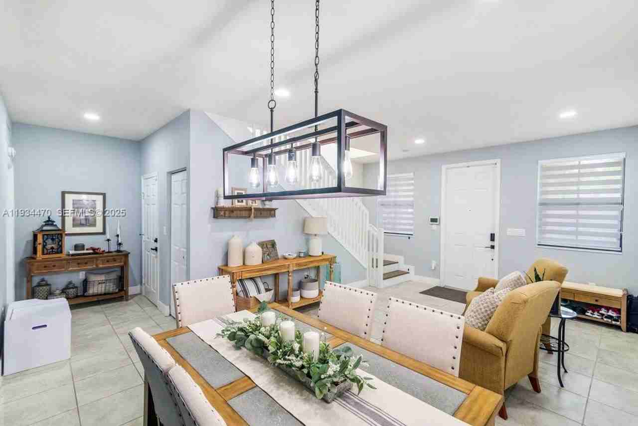 2417 Ne 2nd Dr - Photo 5 of 19