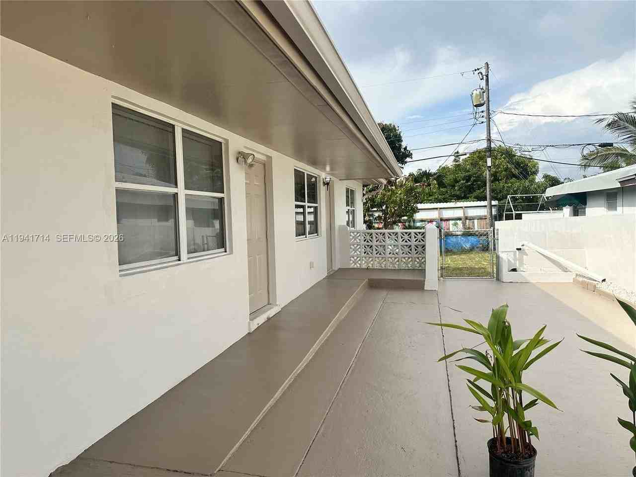4725 Nw 4th St Frnt - Photo 3 of 12