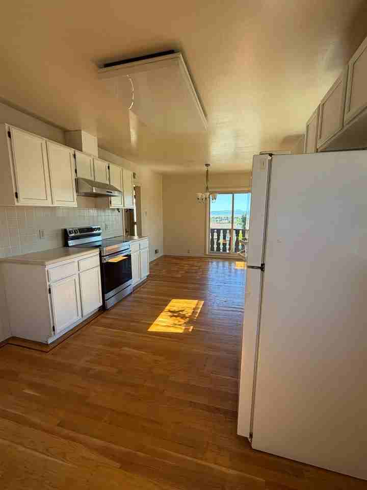 279 Elder Ave - Photo 5 of 21