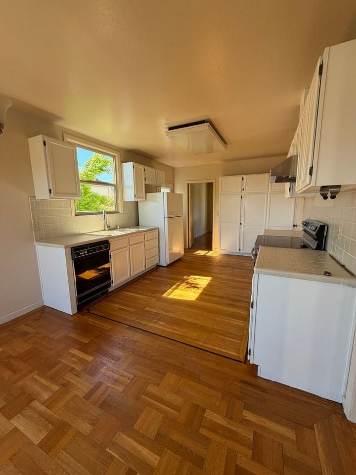 279 Elder Ave - Photo 6 of 21