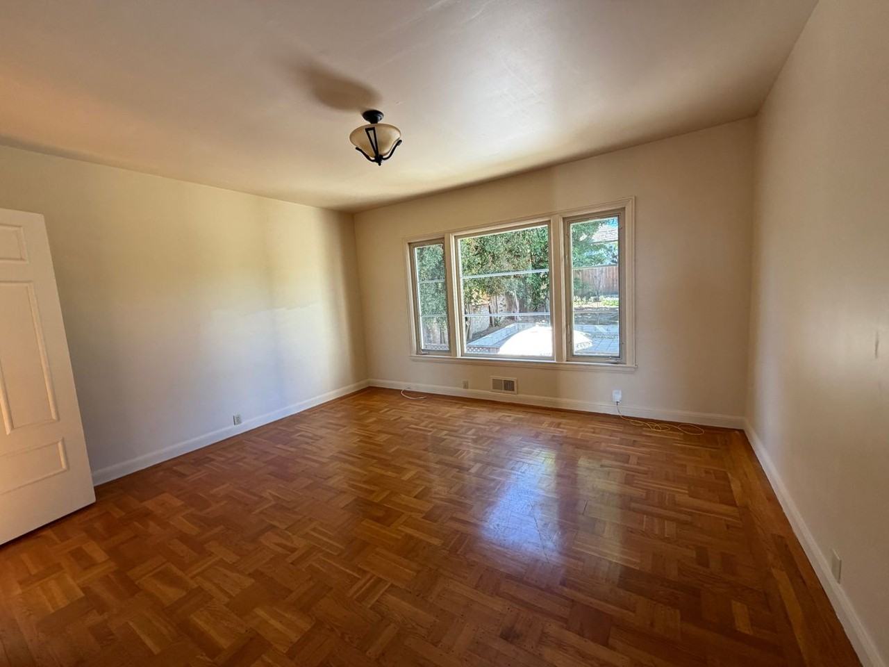 279 Elder Ave - Photo 7 of 21