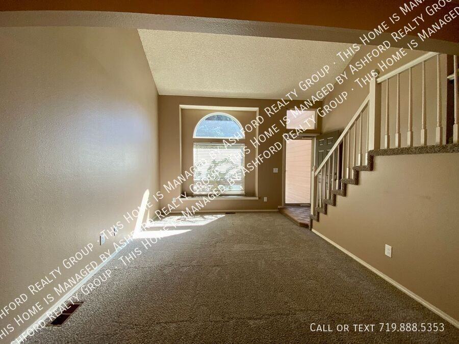 5330 Tupper Ct - Photo 4 of 18