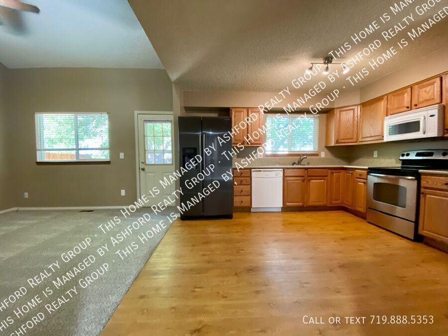 5330 Tupper Ct - Photo 6 of 18