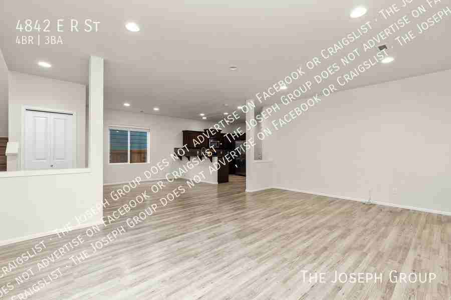 4842 E R St - Photo 2 of 41