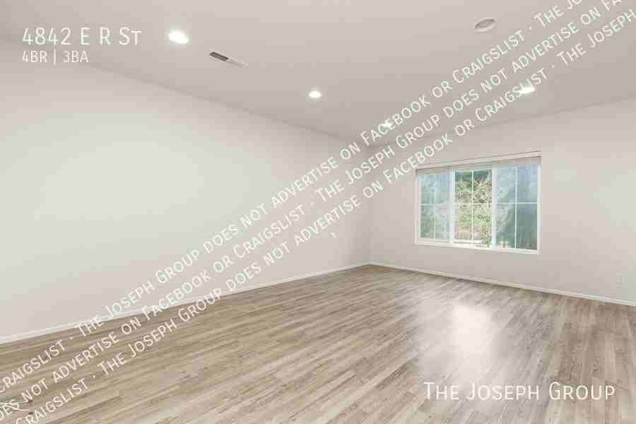 4842 E R St - Photo 4 of 41