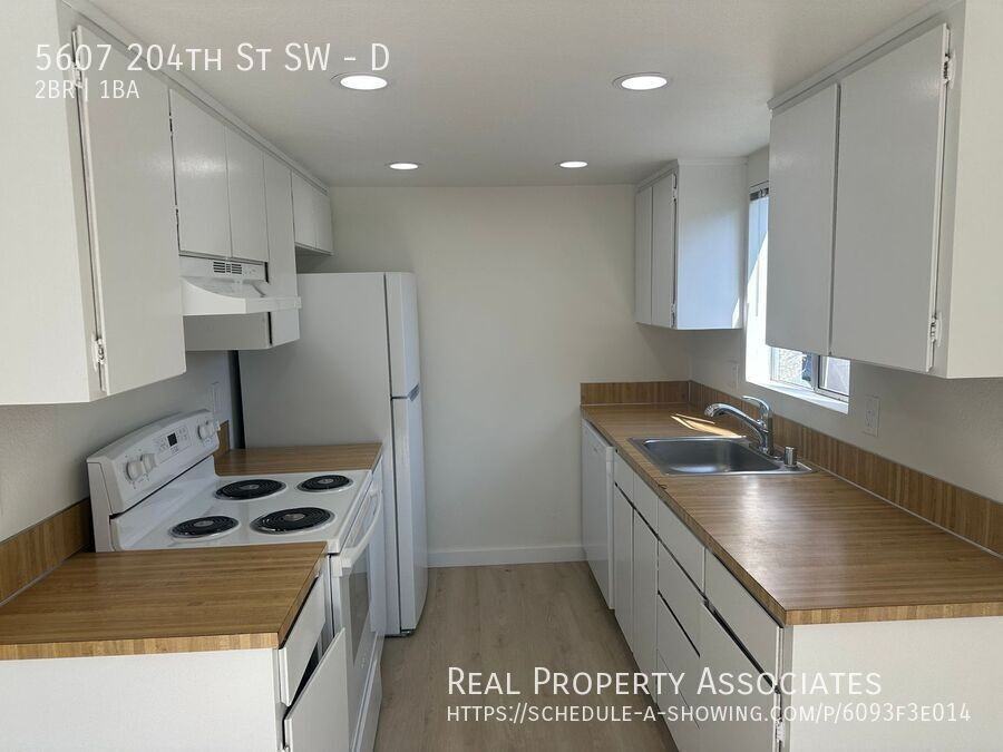 5607 204th St Sw #D - Photo 2 of 11
