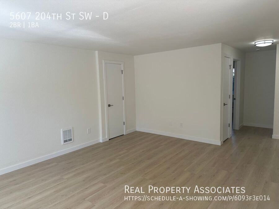 5607 204th St Sw #D - Photo 5 of 11