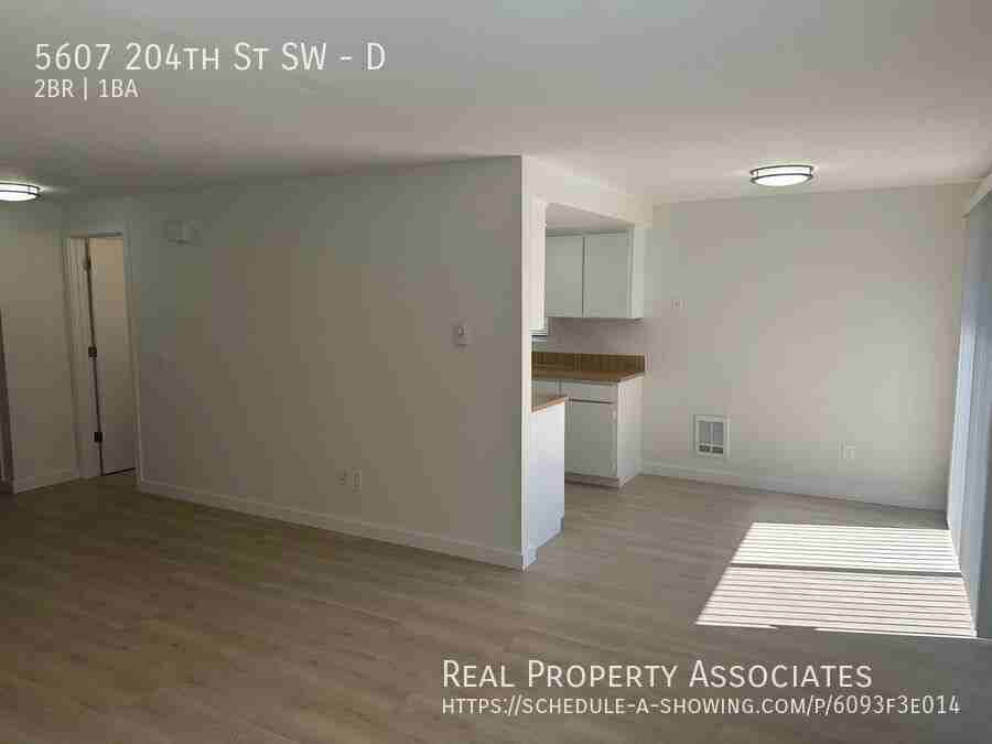 5607 204th St Sw #D - Photo 6 of 11
