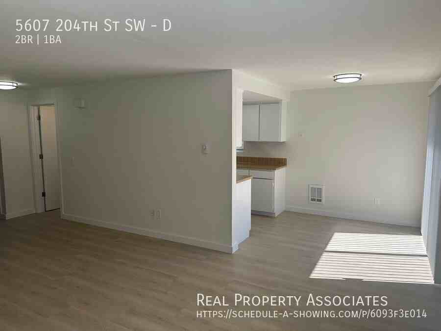 5607 204th St Sw #D - Photo 7 of 11