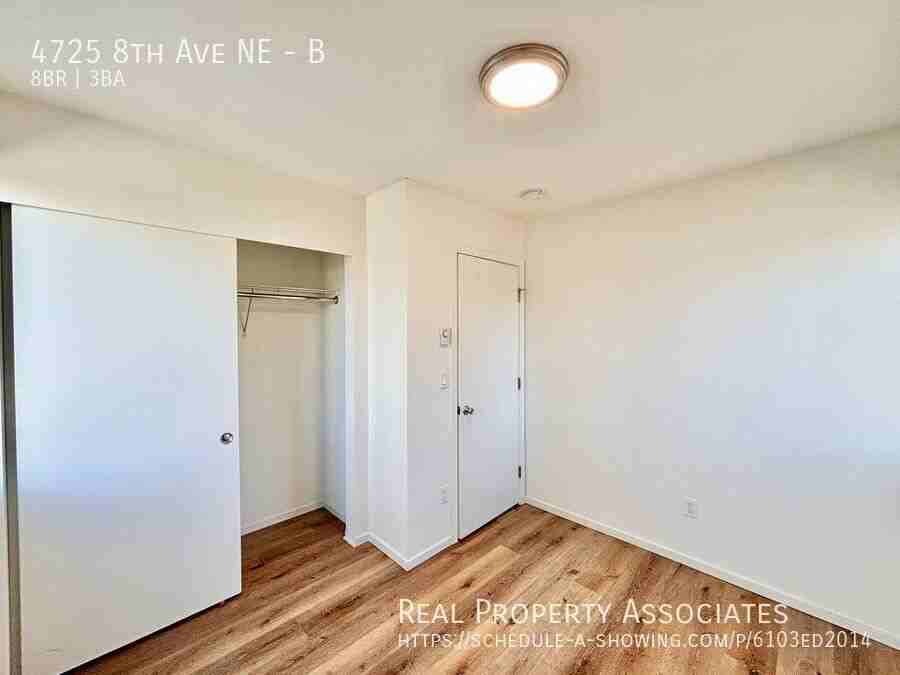 4725 8th Ave Ne #B - Photo 5 of 22