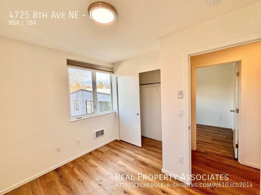 4725 8th Ave Ne #B - Photo 6 of 22