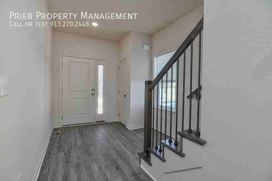 10320 Farrow Ave #7 - Photo 4 of 34