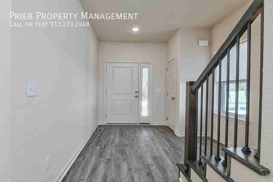 10322 Farrow Ave #7 - Photo 5 of 34