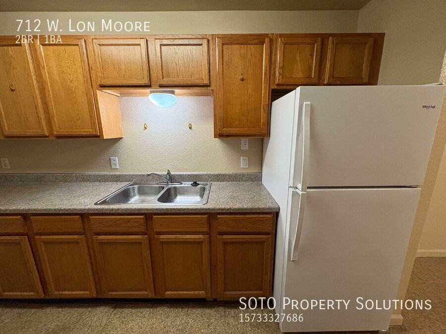 712 Lon Moore St - Photo 5 of 12