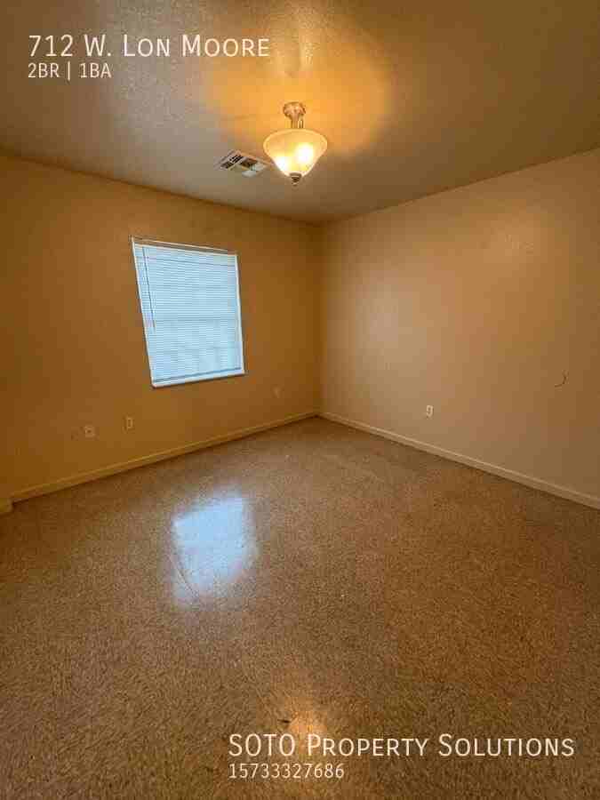 712 Lon Moore St - Photo 7 of 12