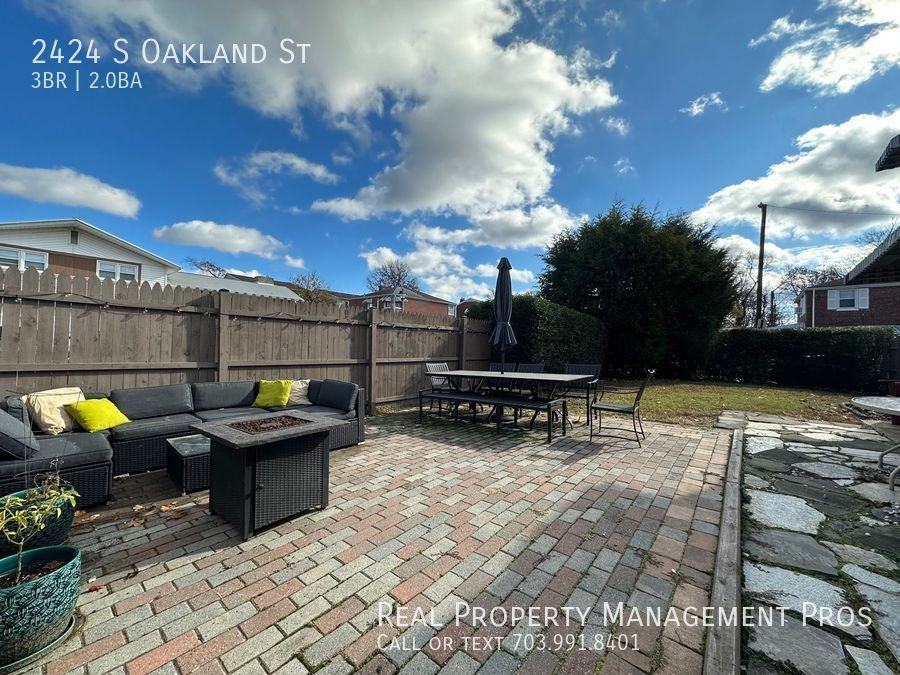 2424 S Oakland St - Photo 4 of 34