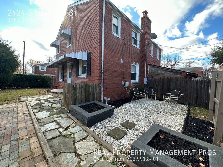 2424 S Oakland St - Photo 6 of 34