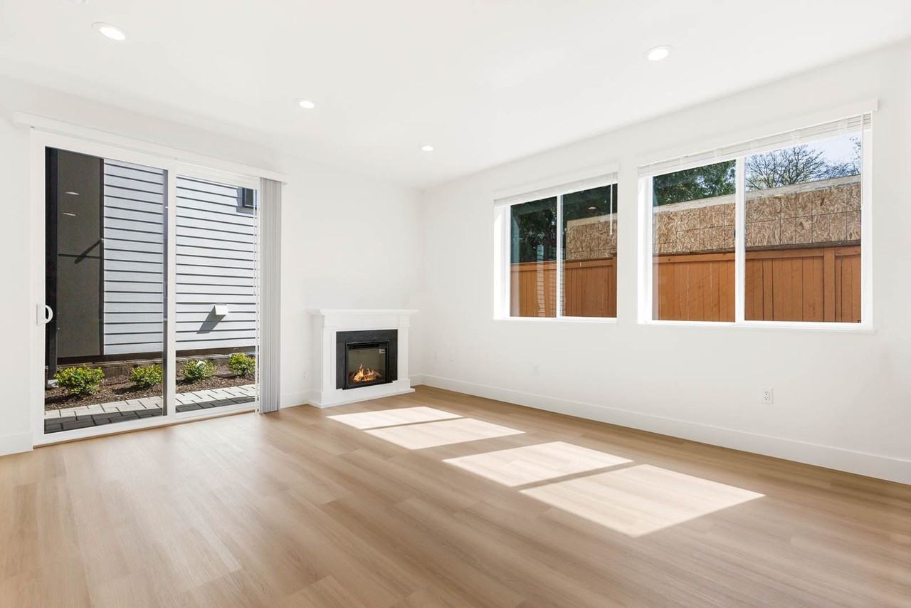 108 6th St S #B - Photo 3 of 20