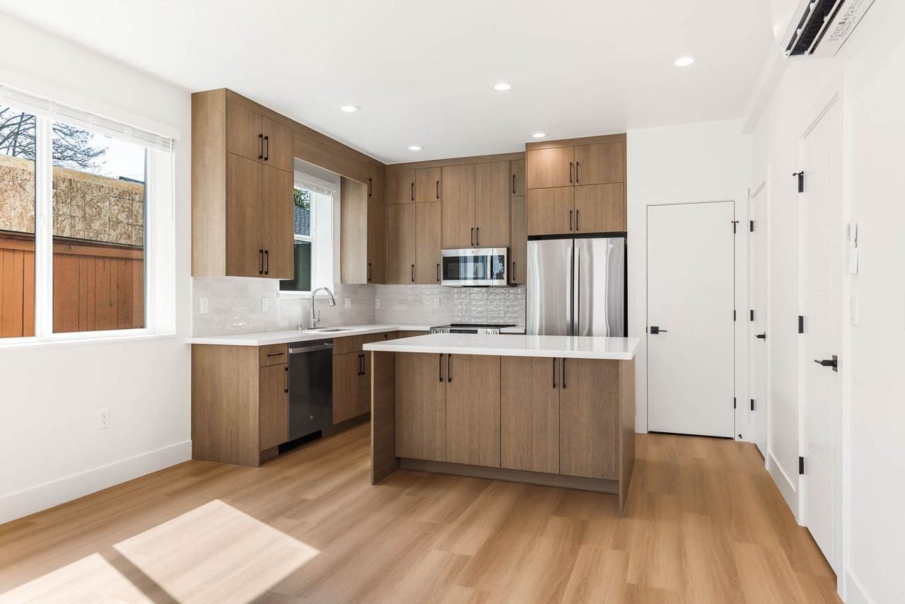 108 6th St S #B - Photo 6 of 20