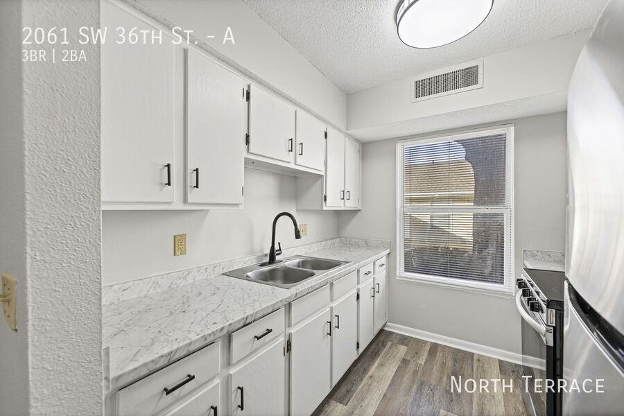 2061 Sw 36th St #A - Photo 5 of 28