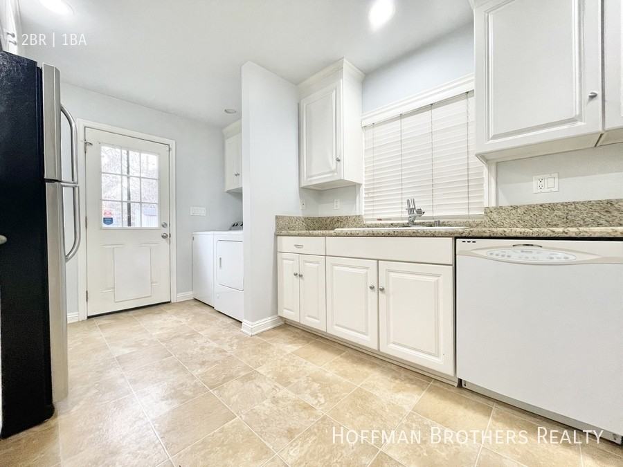 806 N Las Palmas Ave - Photo 3 of 10