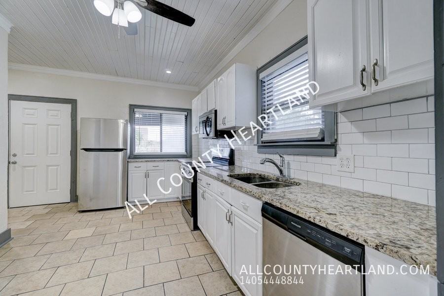 801 Nw 90th St - Photo 5 of 14